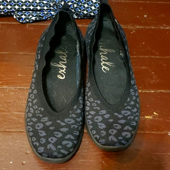 Exhale Slip-on's - Picture 1 of 4